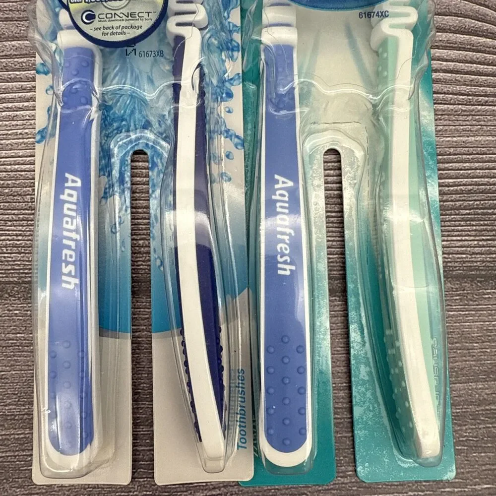 4 LOT Vintage Toothbrush 2 Pack Aquafresh Direct Soft 31 2005 Flexible Tip Neck